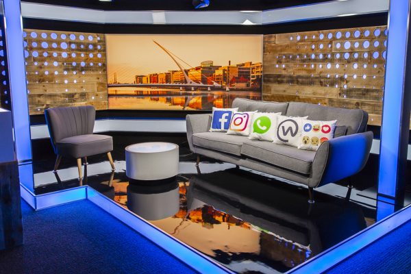 Facebook Studio Set Facebook Studio Set